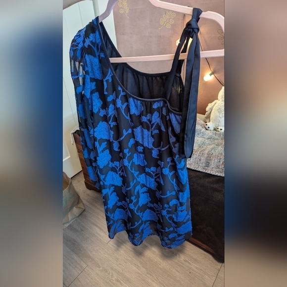 Band of the‎ Free blue and black one shoulder, one sleeve blouse size med… - Picture 2 of 14